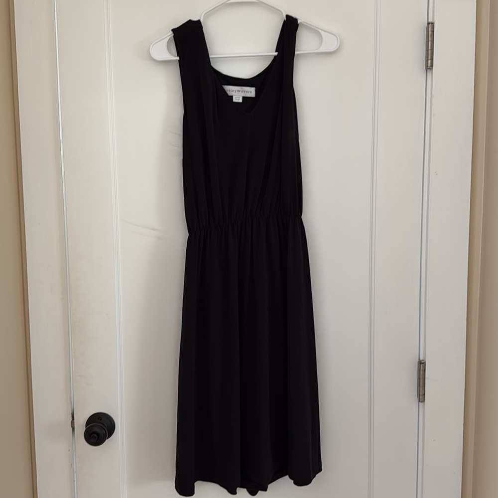 Lesley Evers Tie-Waist Midi Dress